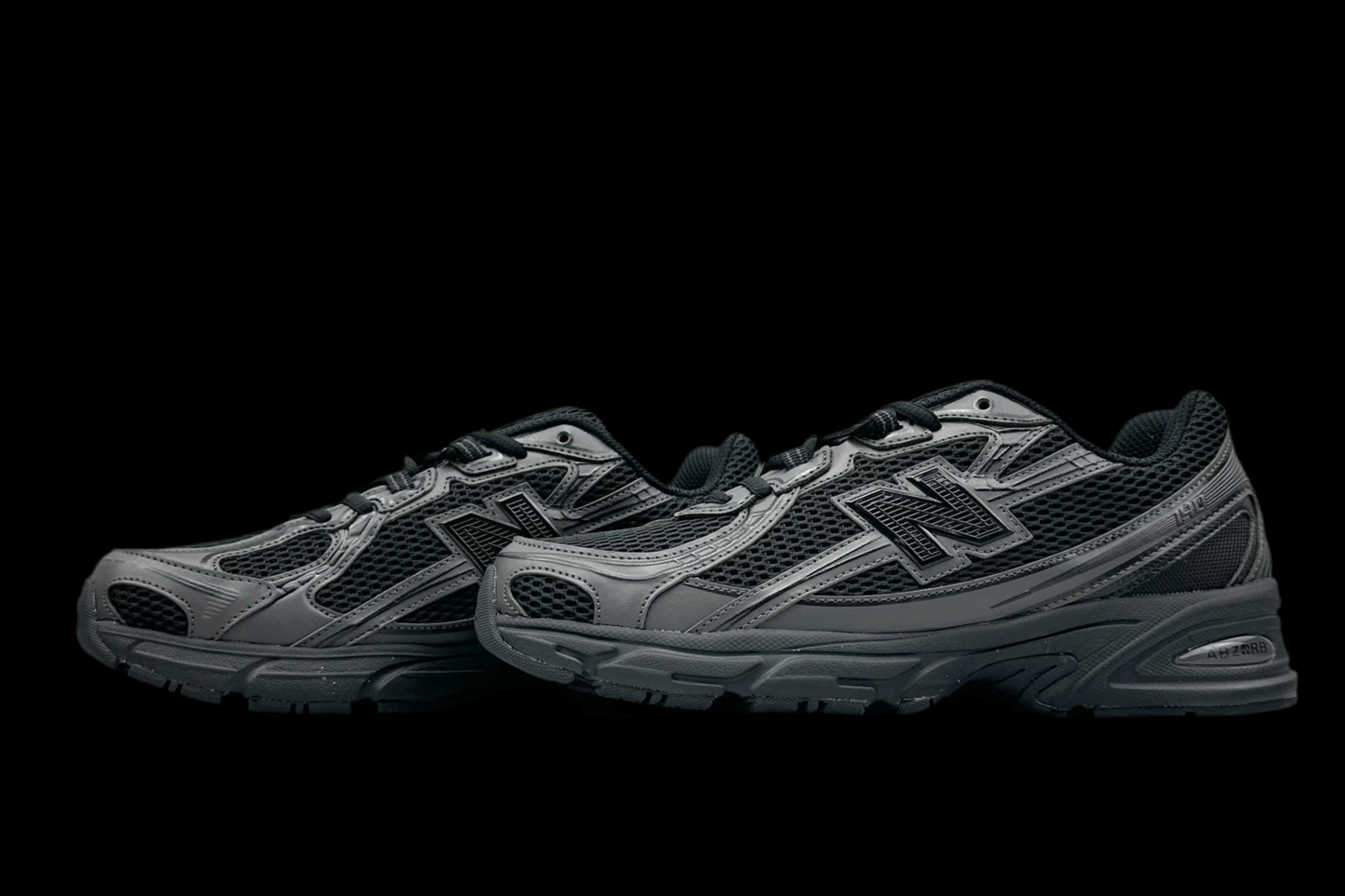NB 740 black